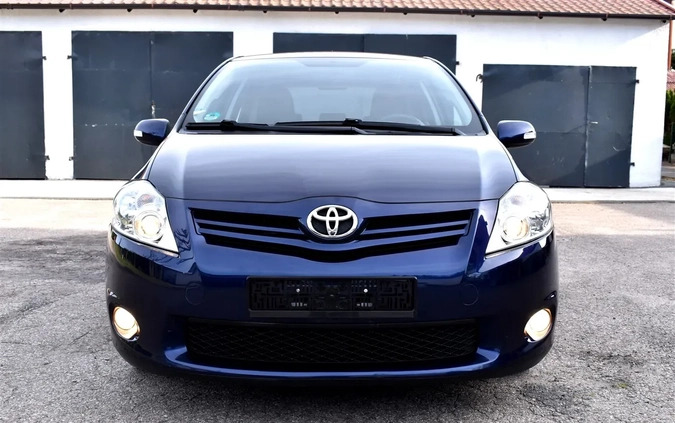 Toyota Auris cena 31900 przebieg: 136832, rok produkcji 2011 z Elbląg małe 781